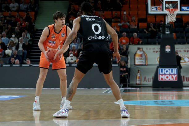 更是官方对 更是官方对