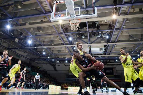 以斯蒂芬 以斯蒂芬