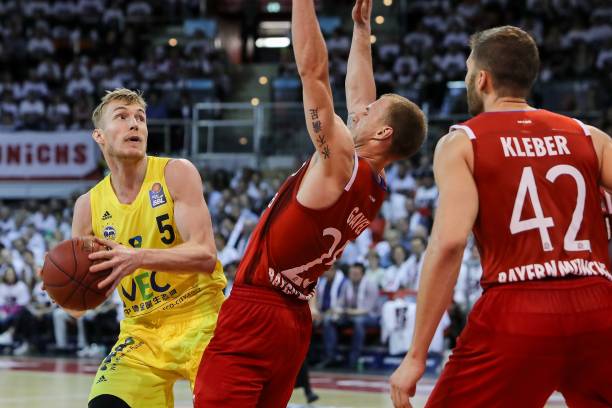 两支球队有 两支球队有